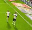 Jacy cai em túnel ao pular placa para comemorar gol, mas VAR anula lance; assista