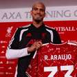 Liverpool anuncia contratação de Ronald Araújo, do Barcelona