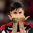 Com direito a golaço, Flamengo vence o Vitória pelo Brasileiro