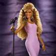 Whitney Houston vira Barbie: veja os detalhes da boneca que celebra o legado da estrela pop