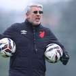 Santos ou Mycael? Odair Hellmann define goleiro do Athletico