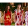 Sandálias douradas para todas: as mulheres da Família Real da Espanha usam o calçado mais confortável e elegante da estação