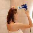 Entenda o que causa frizz aos fios