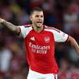 Arsenal vence o Como nos pênaltis em estreia de Bruno Guimarães