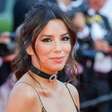 Eva Longoria, aos 51 anos: 'Quando tenho bananas muito maduras, uso-as para preparar meu café gelado favorito, caramelizando-as com manteiga e açúcar'