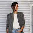 Nem branco, nem marrom: os novos tênis Nike Air Force 1 na cor 'folha de papel reciclado' são os mais confortáveis e chiques para combinar com jeans