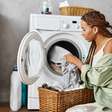 Você está lavando suas roupas na frequência errada? Veja quando lavar sutiãs, jeans, roupas esportivas e mais