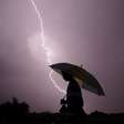 Raios matam milhares de pessoas no mundo a cada ano, mas para os sobreviventes a tempestade está longe de ter acabado