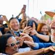 Chapéu de Lula na foto da urna renova imagem, mas traz riscos, avalia especialista