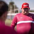 Vila Nova: Guto Ferreira define provável time para clássico no Accioly