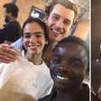 Bruna Marquezine e Shawn Mendes visitam aldeia em Angola após temporada no Brasil