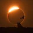 Skatista espanhol salta durante eclipse solar: 'Manobra da minha vida'; assista