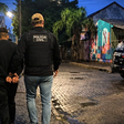 Polícia Civil prende casal armado que aterrorizava motoristas em área nobre da Capital