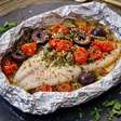 A receita de peixe fácil que chega na mesa embrulhada