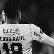 Pedro Raul sofre trauma na costela e vira dúvida no Corinthians para duelo com Cruzeiro
