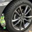 O que significa encontrar uma garrafa no pneu do seu carro e o que você deve fazer