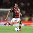De La Cruz e Paulinho: astros de Flamengo e Palmeiras sofrem com sequência de lesões