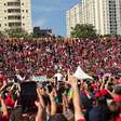 Calorão, público devoto e apelo por Haddad em SP: como foi a abertura da campanha de Lula em berço político