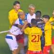 Deyverson provoca torcida e se envolve em confusão no Equador
