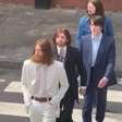 The Beatles: veja elenco de cinebiografias gravando cena histórica da capa de "Abbey Road"