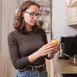 Fruta com mofo: dá para cortar a parte estragada e comer o restante?
