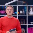 Ao vivo na Globo, Luciano Huck reencontra Cauã Reymond e surpreende após gafe com bet