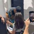 Neymar atende torcedores vascaínos após vitória do Santos