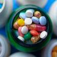 Multivitamínico diário pode desacelerar sinais de envelhecimento biológico