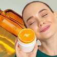 Vitamina C no rosto funciona? Como escolher e quando dá resultado, segundo dermatologista