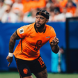 Memphis Depay renova com o Corinthians com redução salarial