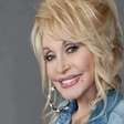 Dolly Parton pede desculpas após cancelar show e detalha preocupação com sua saúde