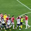 Fechou o tempo! Jogadores discutem durante Internacional x Remo