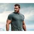 'Eu destruí meu corpo': aos 43 anos, Alan Ritchson, de 'Reacher', revela ter usado testosterona após ganhar 30 kg de músculos em 8 meses; entenda