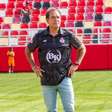 Técnico brasileiro, Léo Neiva, faz sucesso e acumula títulos no futebol africano