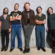 Aos 63 anos, Conan O'Brien estreia nova banda tocando clássicos obscuros do Folk e Rock