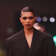 Em menos de seis meses, Thalita Ferreira saiu da pizzaria para abrir desfile de YSL; conheça a trajetória da modelo