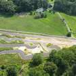 Ele gastou US$ 100 mil para construir uma pista de kart no quintal, mas os vizinhos querem destruí-la
