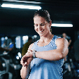 O fim do "8 ou 80": entenda por que o treino perfeito está dando lugar ao exercício que cabe na rotina