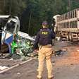 Acidente no Paraná deixa 23 mortos após caminhão invadir pista e bater em micro-ônibus