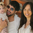 Filha de Nattan fala 'papai' pela primeira vez em aniversário do cantor