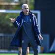 Futuro de Luís Castro, mudanças na equipe e jornalista debocha de contratação: as últimas notícias do Grêmio