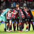 Vitória transforma Barradão em trunfo e dá passo importante na luta pela permanência