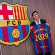 João Cancelo é oficializado pelo Barcelona, que chega a cinco reforços na janela europeia