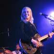 Phoebe Bridgers encanta com versão acústica de "Lithium", do Nirvana; ouça