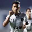 Botafogo encaminha venda de atacante