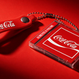 Coca-Cola resgata MiniCD nostálgico como brinde no Rock in Rio 2026