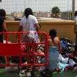 Espanha realoca migrantes em Ceuta e prepara transferência de 500 menores para o continente