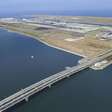 Desafio gigante no Japão: o aeroporto construído sobre uma "esponja" de argila que já afundou 13 metros e corre o risco de sumir até 2056
