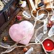 Simpatias para o amor: rituais que renovam intenções e sentimentos