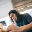 Hairstylist Leoni revela bastidores de desfile da Maldito Paris